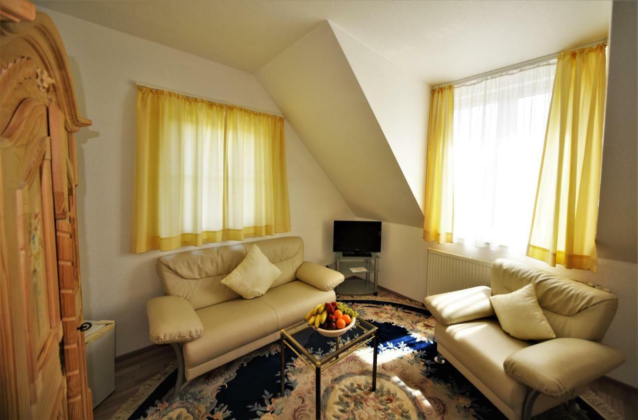 Hotel Restaurant Normandie Schildow ภายนอก รูปภาพ