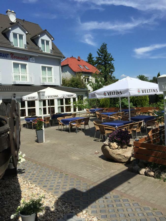Hotel Restaurant Normandie Schildow ภายนอก รูปภาพ